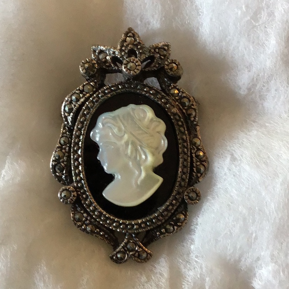 Vintage sterling cameo.